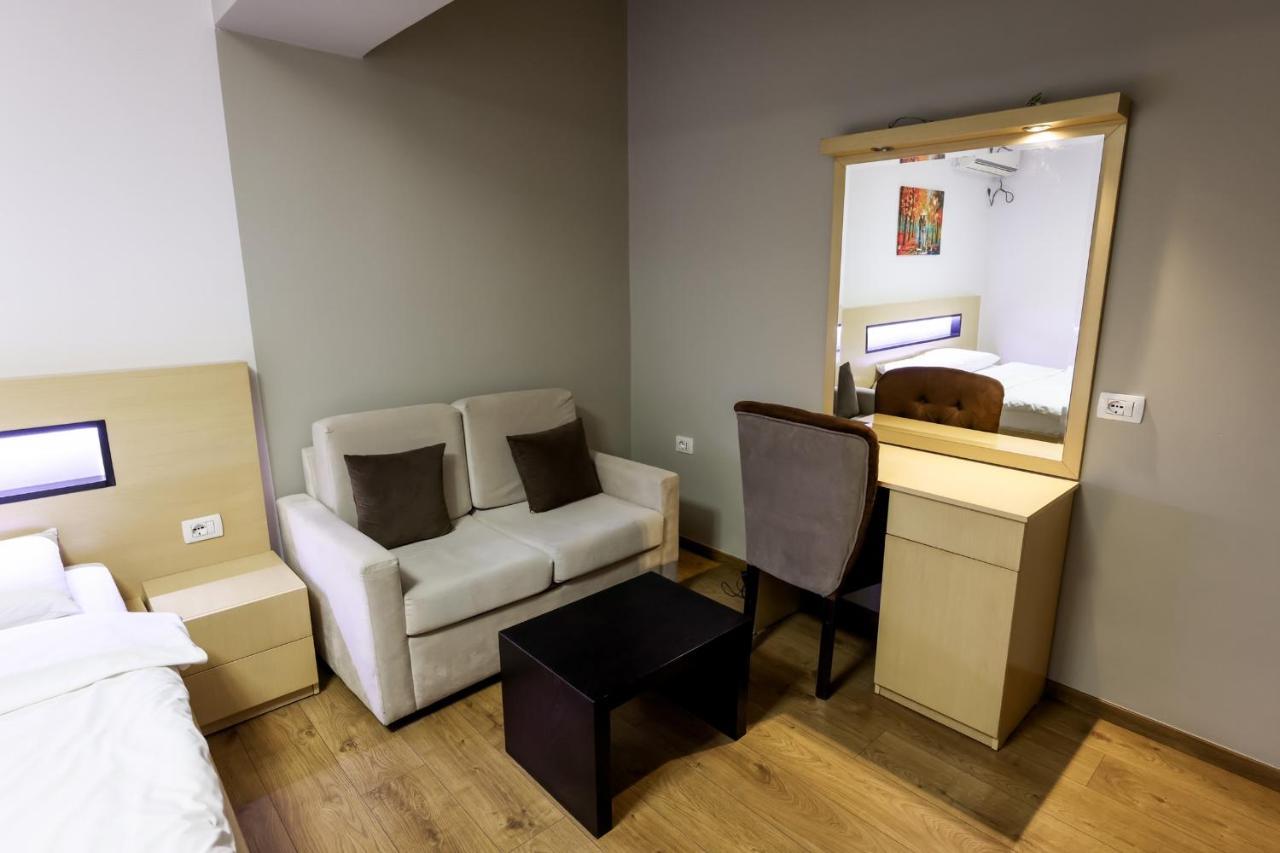 Elior Apartment Tirana Buitenkant foto
