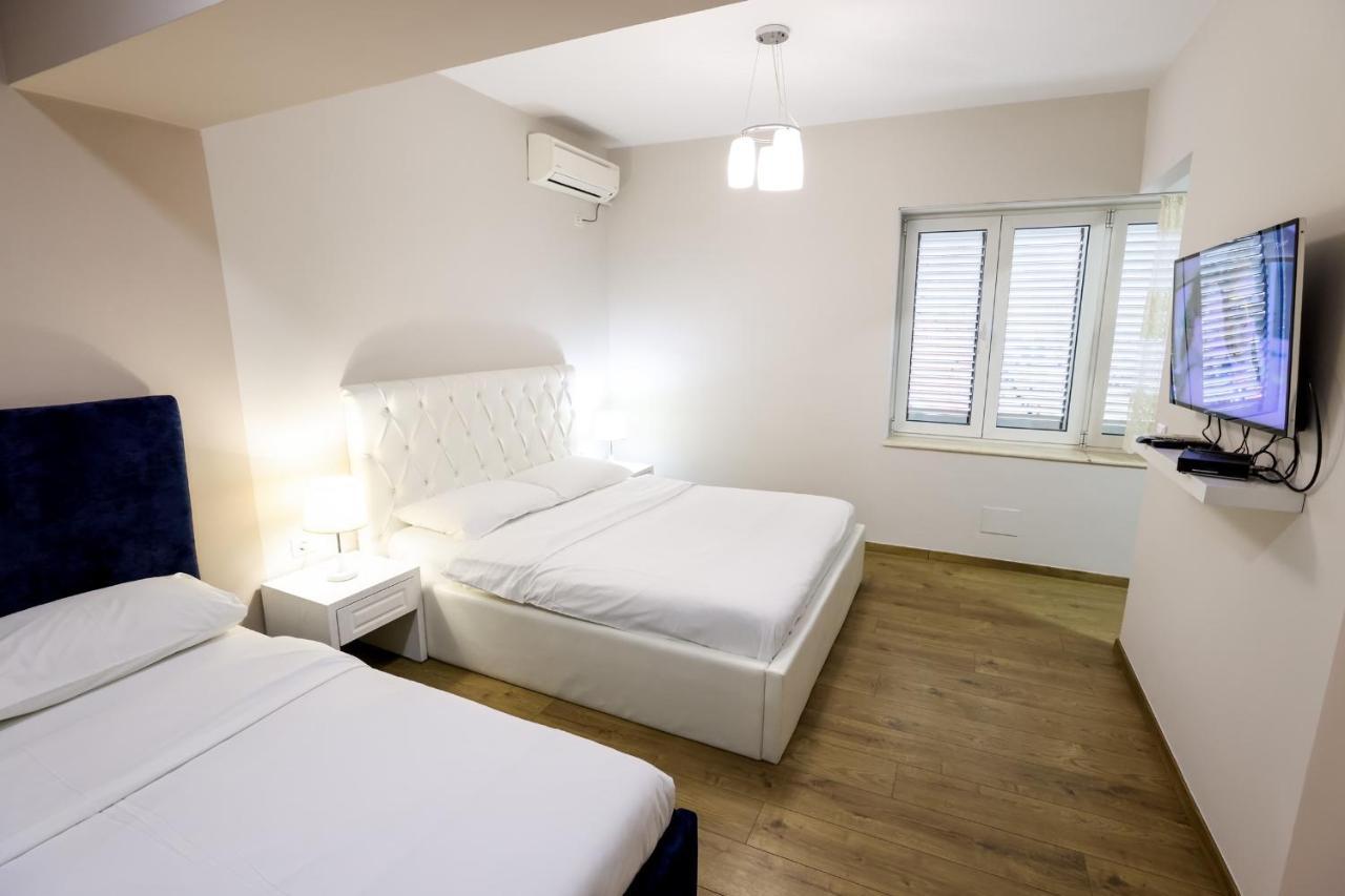 Elior Apartment Tirana Buitenkant foto